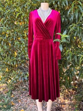 Berylove nwt size M Classic Velvet Wrap Midi Dress in Deep Wine